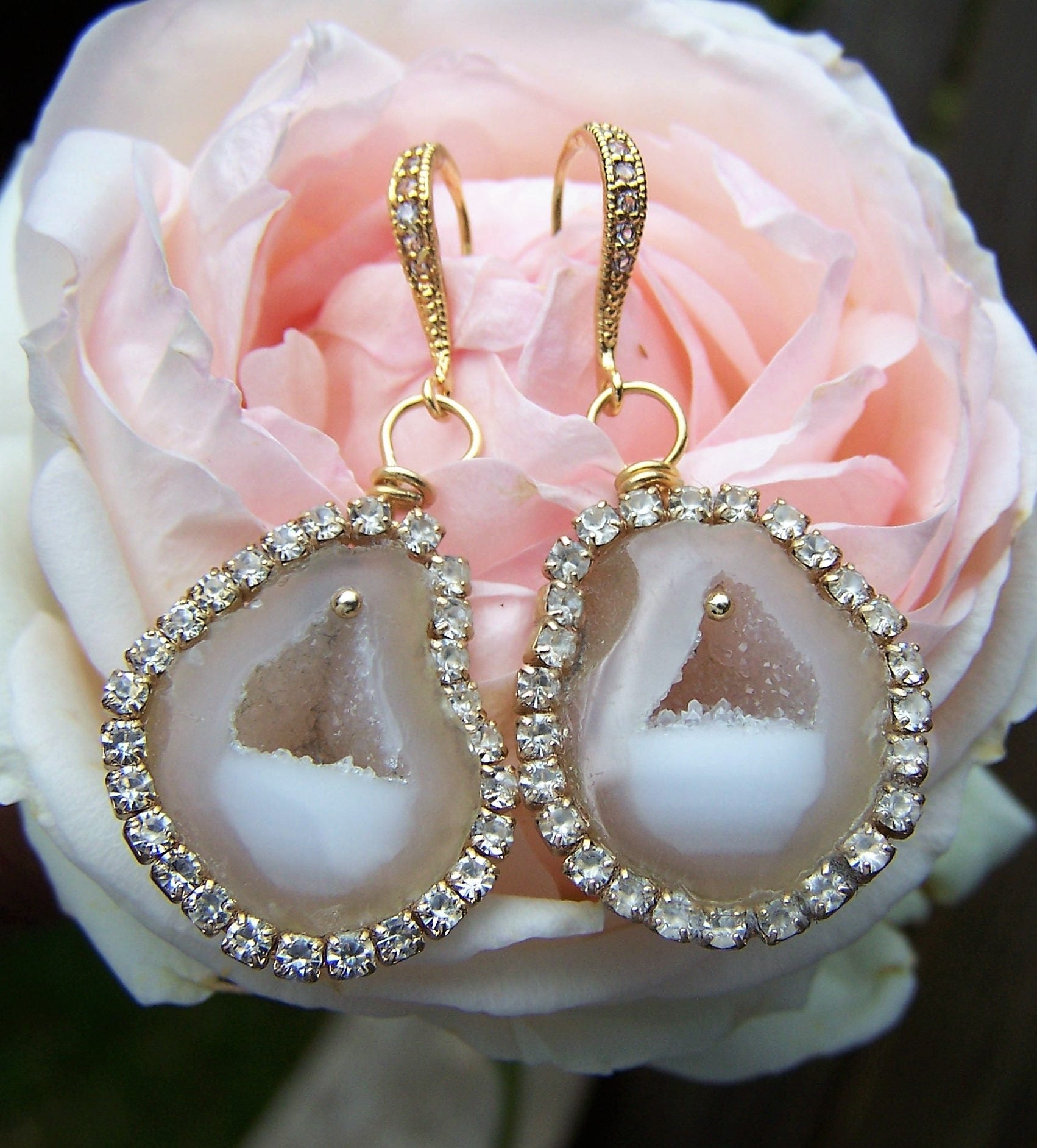 Tabasco Geode, Einfassung Mit Kristallen, Sterling Silber Cz Kristall Ohrhaken, Ohrringe Tabasco Geode, Einfassung Mit Kristallen, Sterling Silber Cz Kristall Ohrhaken, Ohrringe von JPGemJewels