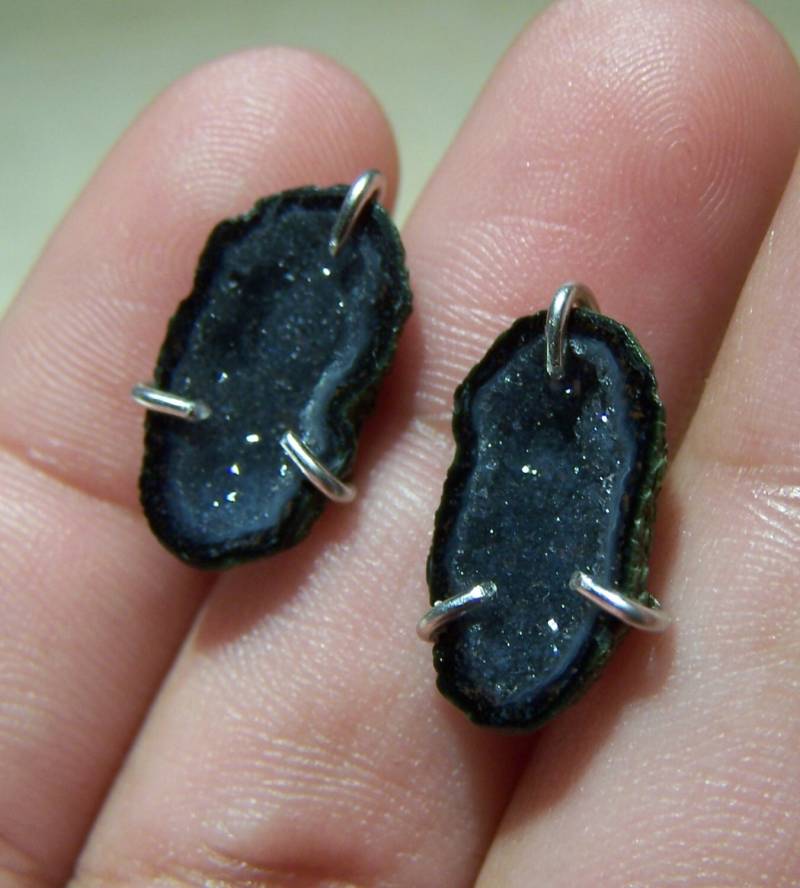 Tabasco Geode Druzy, Ohrhaken Aus Sterlingsilber Mit Krappenfassung Tabasco Geode Druzy, Ohrhaken Aus Sterlingsilber Mit Krappenfassung von JPGemJewels