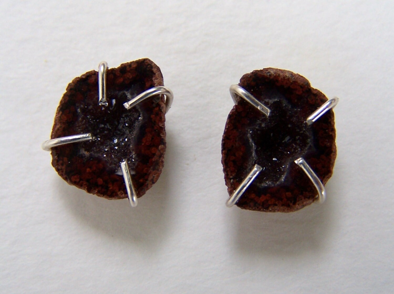 Tabasco Geode Druzy, Ohrhaken Aus Sterlingsilber Mit Krappenfassung Tabasco Geode Druzy, Ohrhaken Aus Sterlingsilber Mit Krappenfassung von JPGemJewels