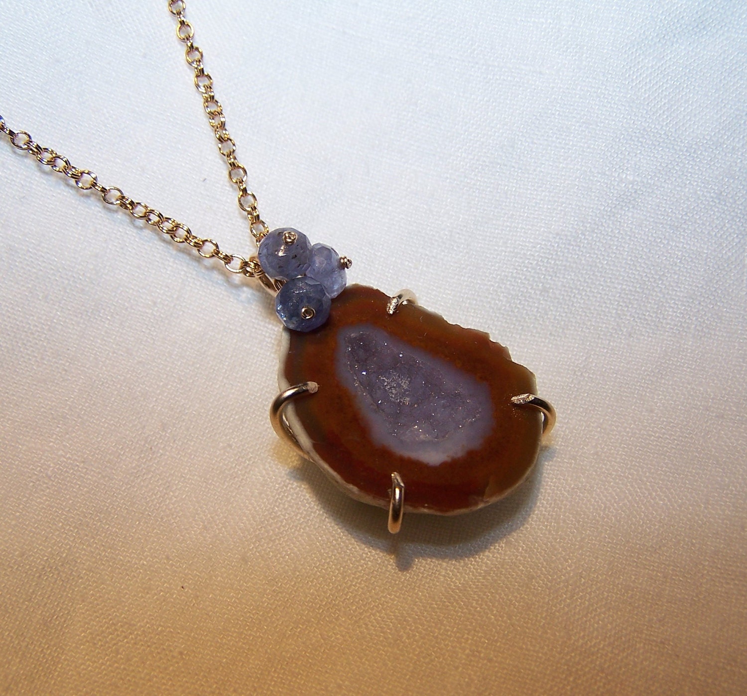 Tabasco Geode Druzy 14K Gold Fill Krappenfassung, Halskette Tabasco Geode Druzy 14K Gold Fill Krappenfassung, Halskette von JPGemJewels
