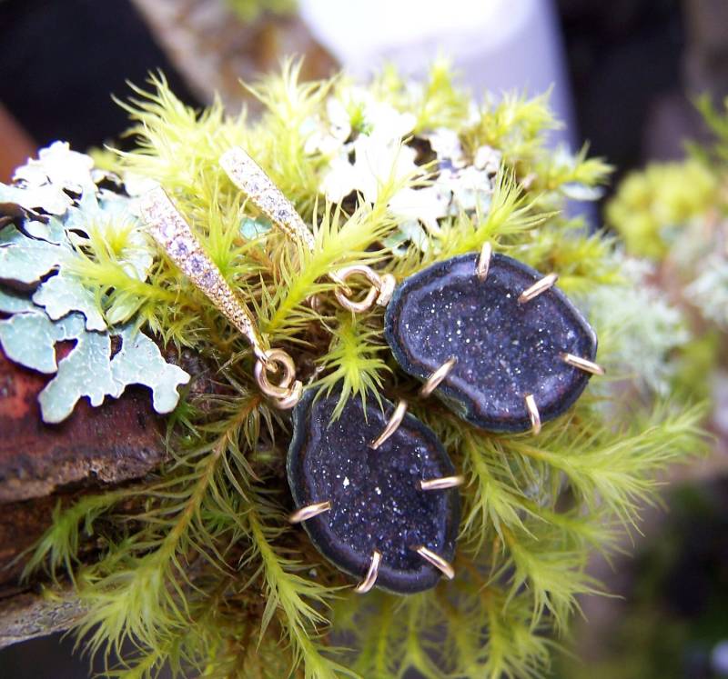 Tabasco Geode Geode, 14K Gold Fillprong Fassung, Kristalle Lünette Haken Stil Ohrringe Tabasco Geode Geode, 14K Gold Fillprong Fassung, Kristalle Lünette Haken Stil Ohrringe von JPGemJewels