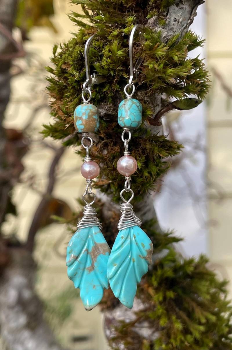 Türkis Blatt Geschnitzt, Tonne Türkis, Süßwasser Perle, Sterling Silber Brisur Türkis Blatt Geschnitzt, Tonne Türkis, Süßwasser Perle, Sterling Silber Brisur von JPGemJewels