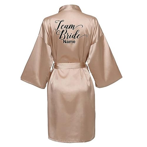 JPHCHSC Personalisierter Hochzeit Kimono Damen Satin Braut Bademantel Kurz Morgenmantel Team Bride Party Pajama mit Gürtel 102 von JPHCHSC