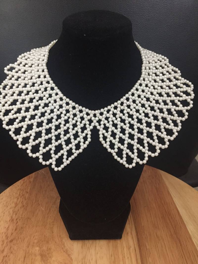 Creme Perlen Bib Halskette Creme Perlen Bib Halskette von JPSJDESIGNS