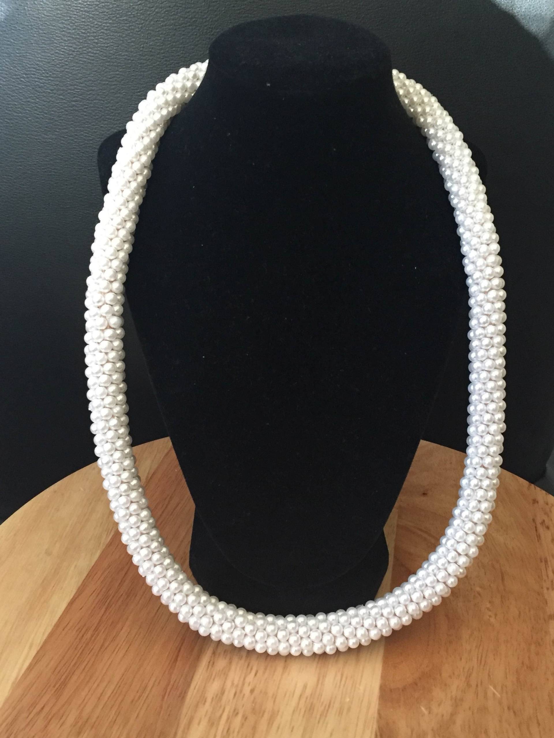 Gehäkelte Perlenkette Gehäkelte Perlenkette von JPSJDESIGNS