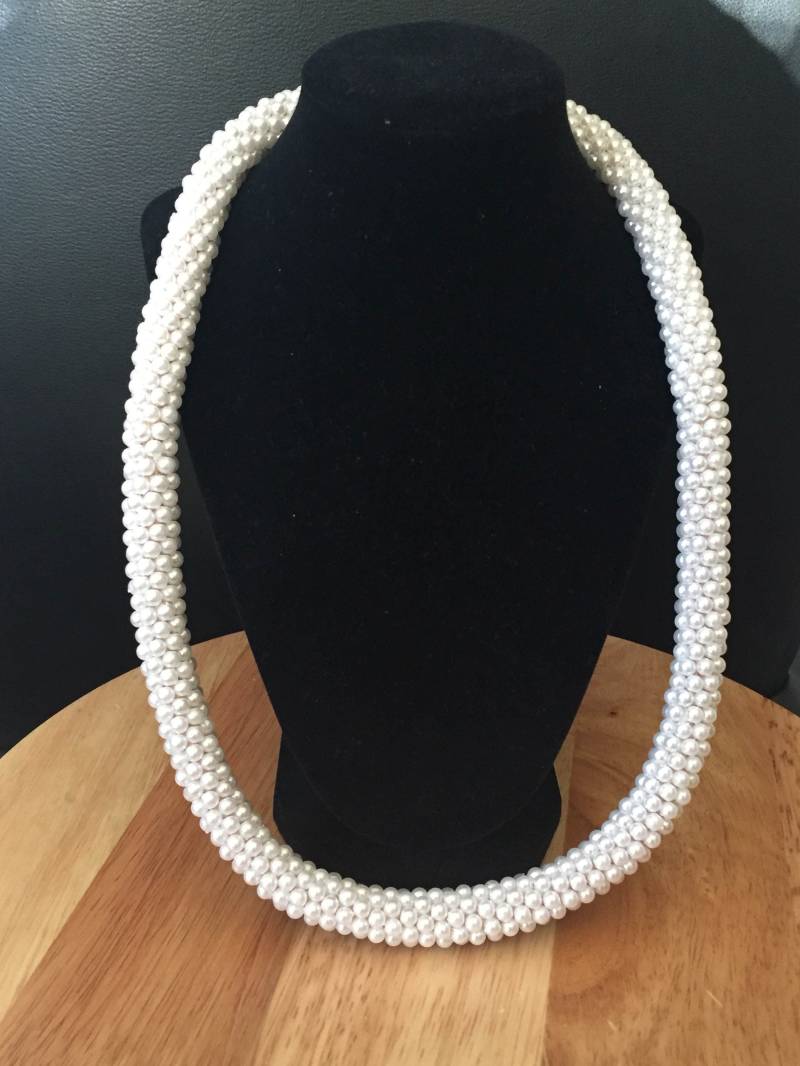 Gehäkelte Perlenkette Gehäkelte Perlenkette von JPSJDESIGNS