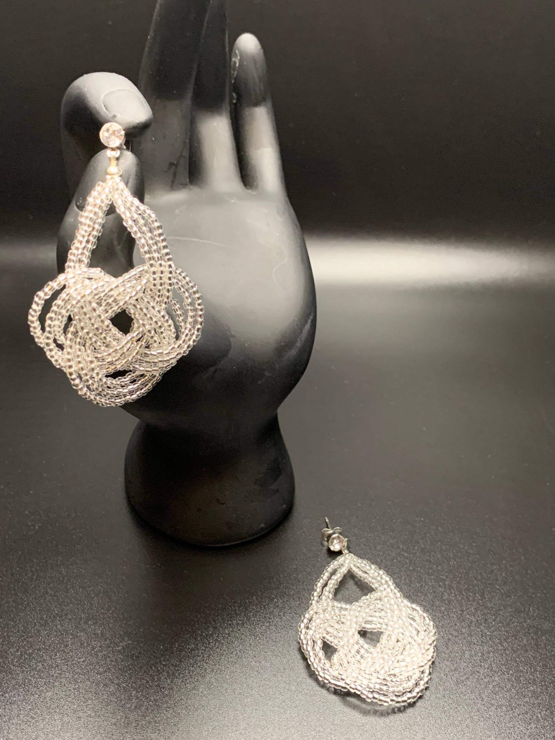 Kristall Klare Knoten Ohrringe von JPSJDESIGNS