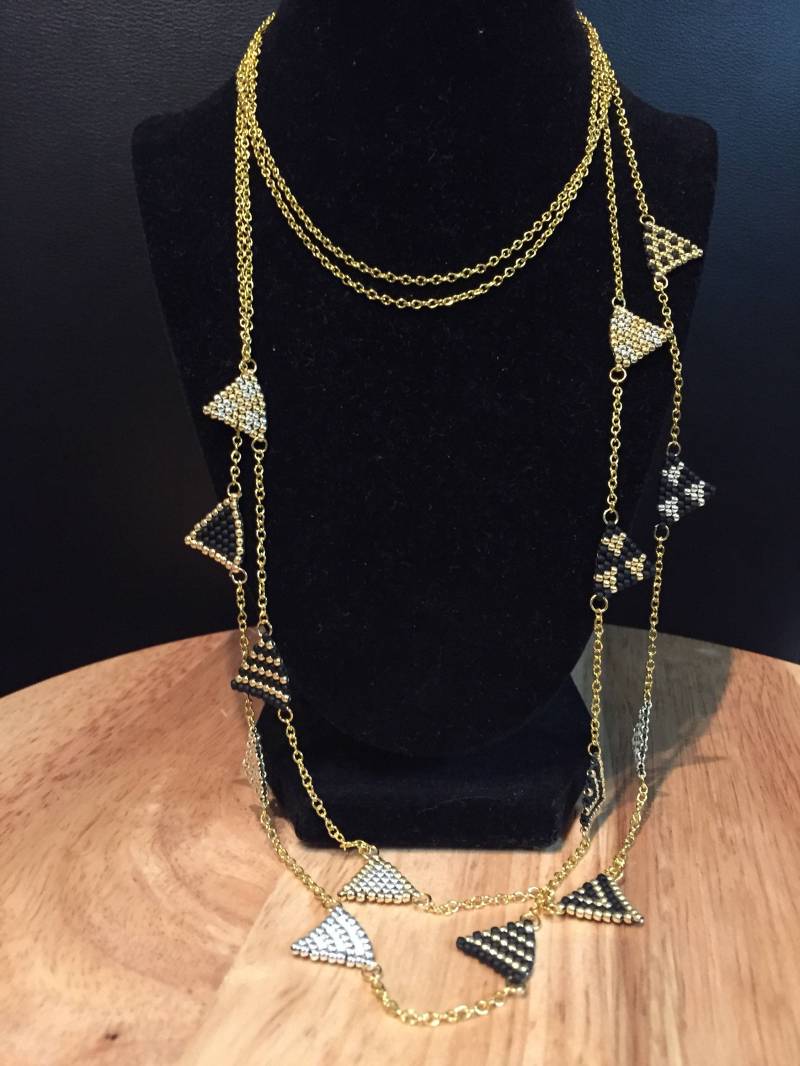 Lange Halskette in Gold, Schwarz Und Silber Mit Passenden Ohrringen Lange Halskette in Gold, Schwarz Und Silber Mit Passenden Ohrringen von JPSJDESIGNS