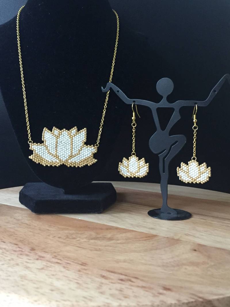 Lotusblume Creme Und Gold Set Lotusblume Creme Und Gold Set von JPSJDESIGNS
