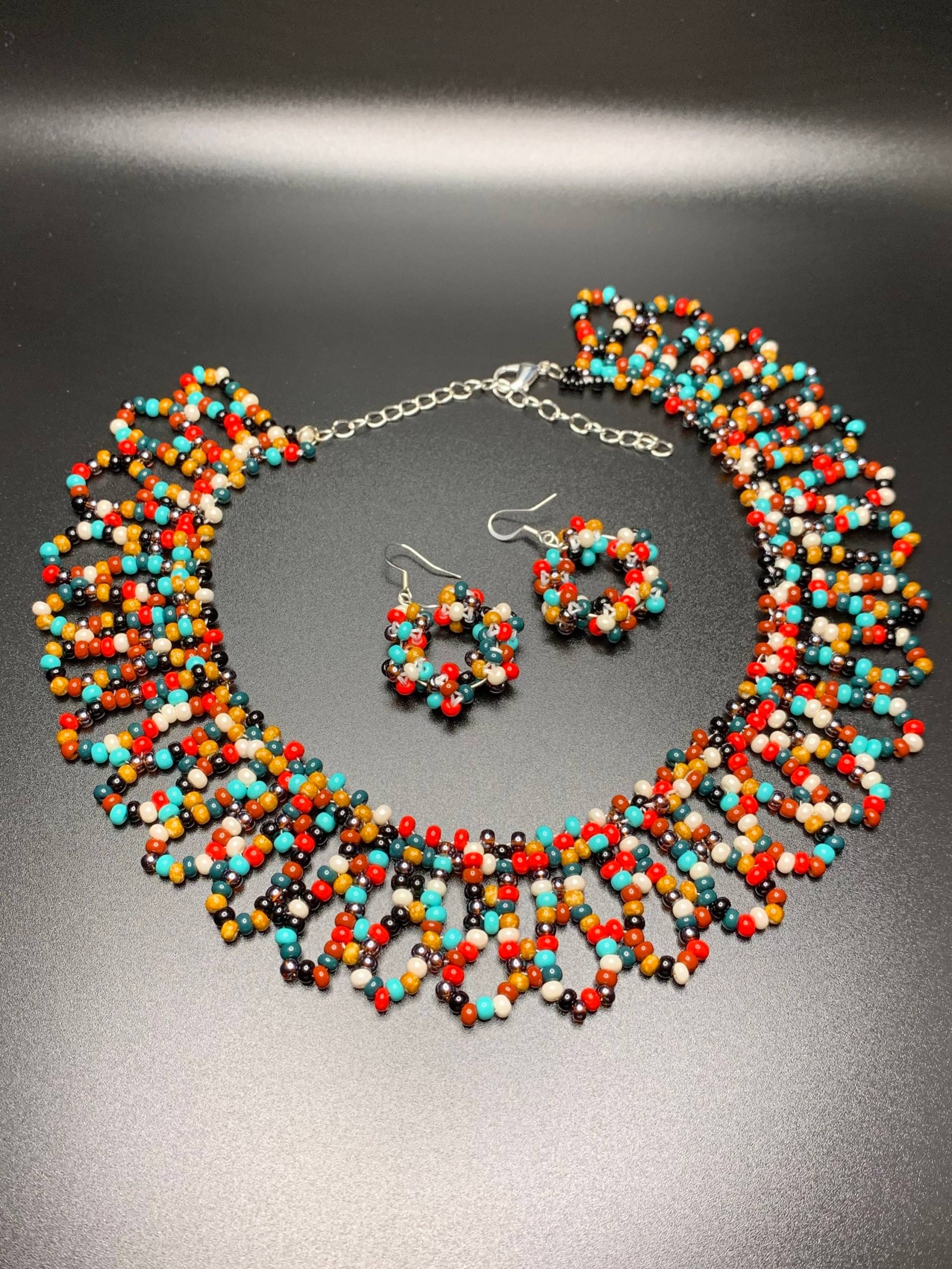 Mehrfarbige Perlen Bunte Halskette Und Ohrringe Set Mehrfarbige Perlen Bunte Halskette Und Ohrringe Set von JPSJDESIGNS