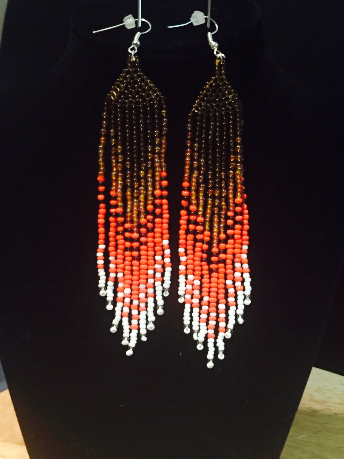 Ombre Braun Orange Und Weiß Ohrhänger von JPSJDESIGNS
