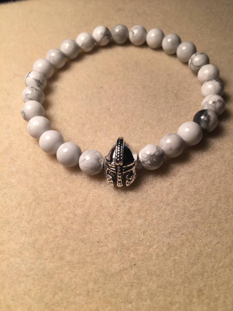 Weißes Marmorstein Herren Armband Mit Gladiator Anhänger Weißes Marmorstein Herren Armband Mit Gladiator Anhänger von JPSJDESIGNS