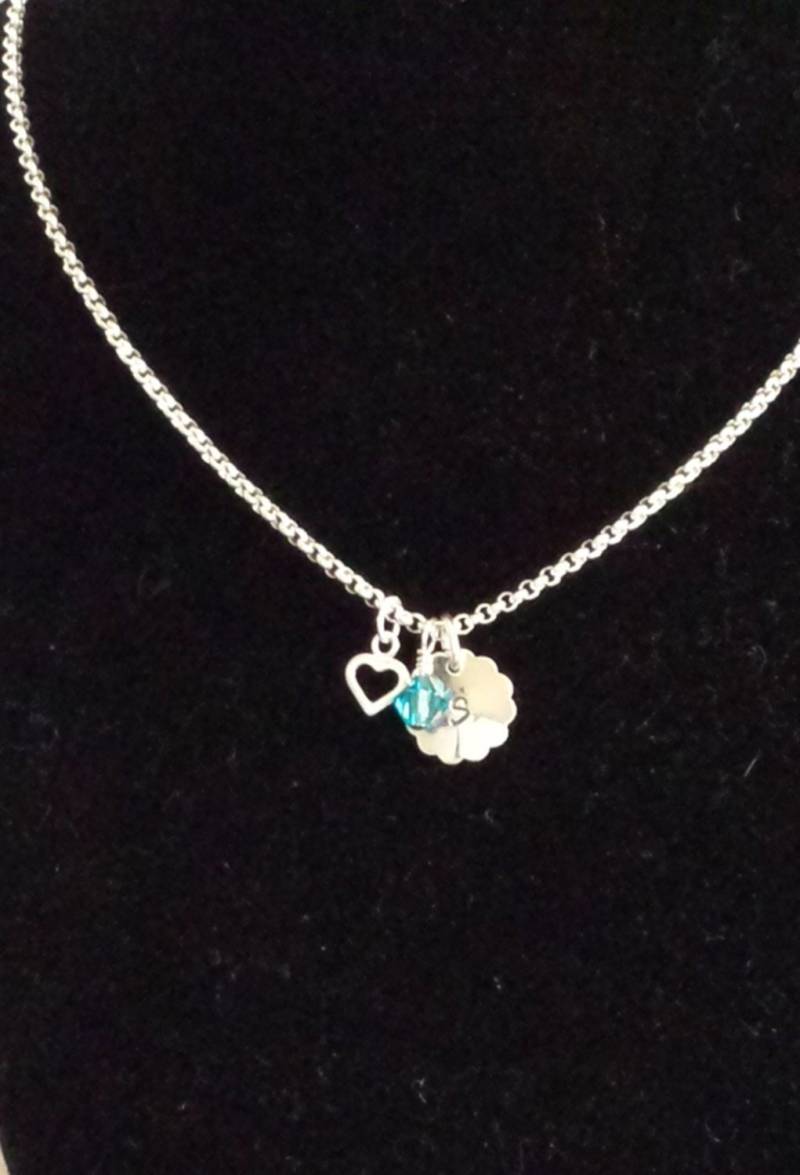 Göttin Geschenke, Patin Halskette, Blumenmädchen Geschenk, Erste Personalisierte Kleines Mädchen Halskette von JPierceJewelryDesign