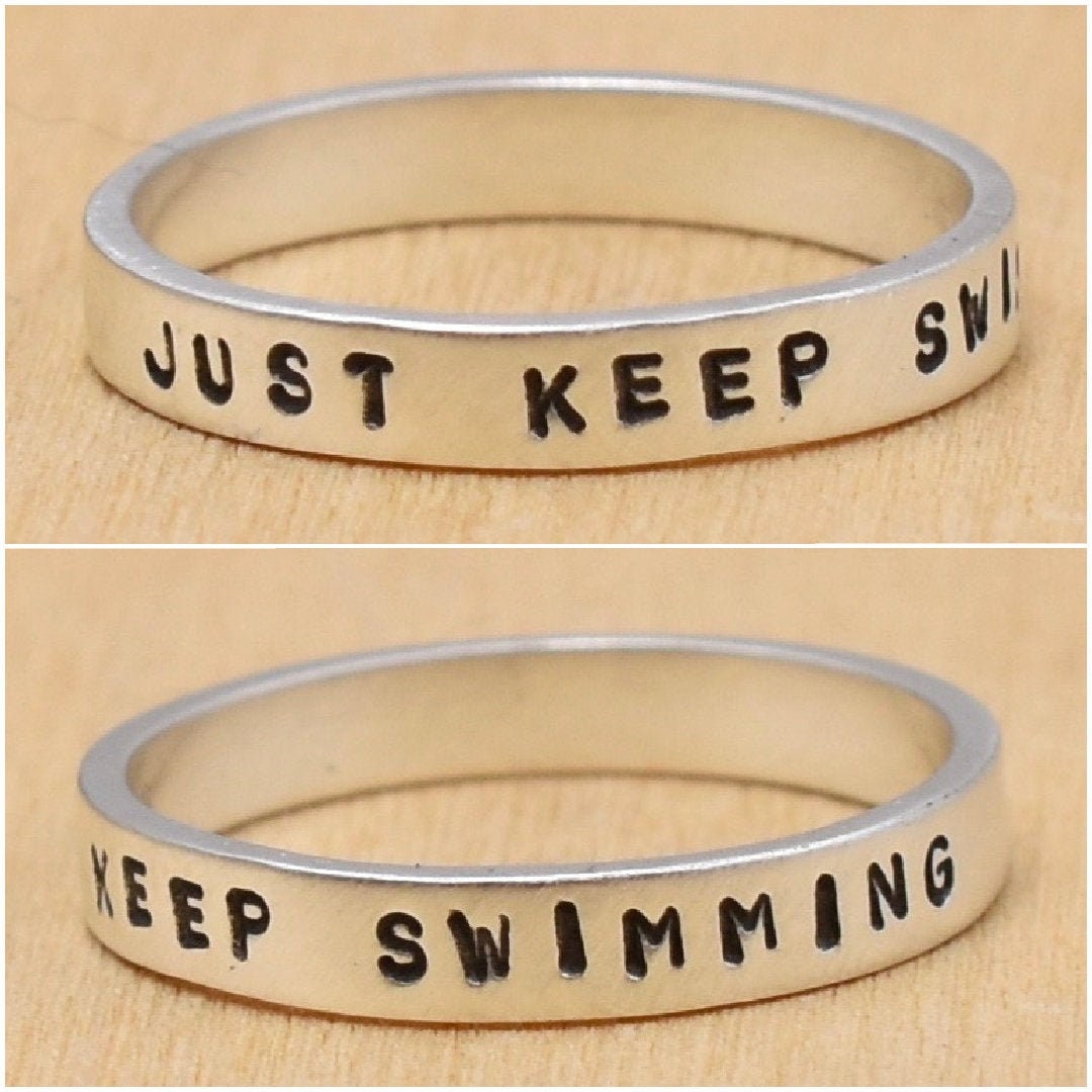 Einfach Weiter Schwimmen, Handgestempelter Ring Aus Sterlingsilber Einfach Weiter Schwimmen, Handgestempelter Ring Aus Sterlingsilber von JRBHandmadeDesigns