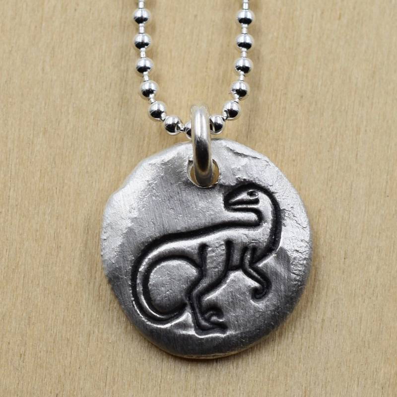 Velociraptor Dinosaurier Nugget Halskette - Sterling Silber Velociraptor Dinosaurier Nugget Halskette - Sterling Silber von JRBHandmadeDesigns