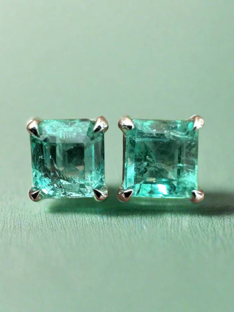 1.0Tcw Smaragd Ohrringe, Echte Satte Grüne Ohrstecker, Geschnitten 14K Mai Birthstone, Natürliche Schnitt Ohrstecker von JRColombianEmeralds