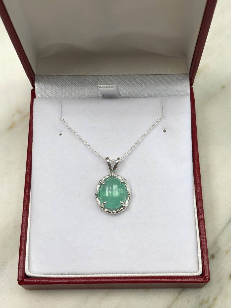 4.45Cts Smaragd Halskette, Großer Echter Solitär Anhänger, Oval Sterling Silber Natürliche Cabochon Halskette von JRColombianEmeralds