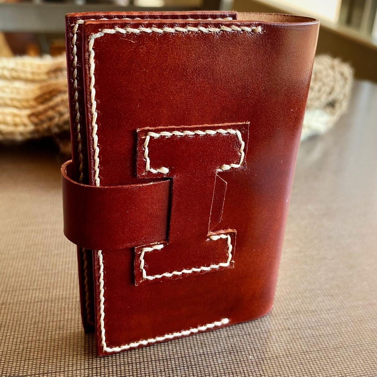 Handgefertigter Visitenkartenhalter Handgefertigter Visitenkartenhalter von JRenardLeather