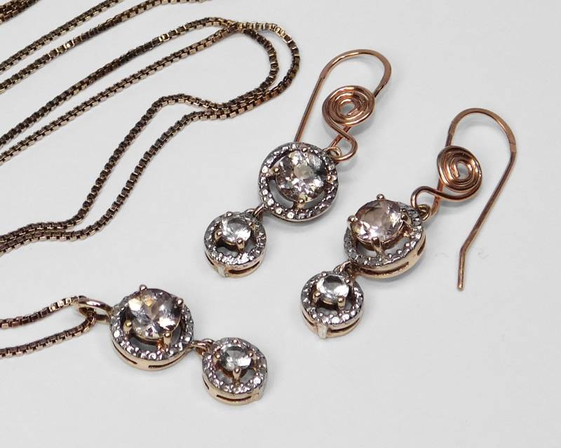 Morganit Und White Topas Anhänger Ohrringe Aus Rosé Vergoldetem Sterlingsilber von JReneau