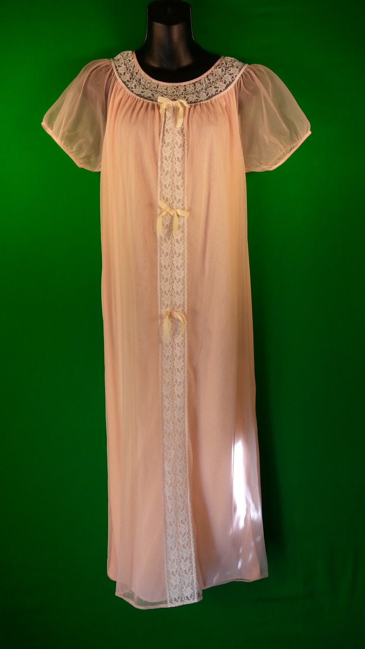 Jahrgang Durelle Dessous Chiffon & Spitzenkleid Pfirsich Größe S 100 % Nylon Jahrgang Durelle Dessous Chiffon & Spitzenkleid Pfirsich Größe S 100 % Nylon von JReneeVintage