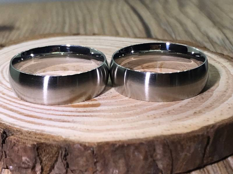 Für Sie Und Ihn Schlichte Matt Polierte Eheringe, Paarringe Set, Titanringe Jubiläumsringe Set von JRingStudio
