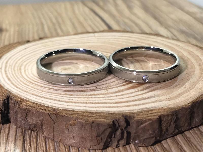 Hers & Handmade Matte Ringe, Paar Ringe Set, Titanringe Jubiläumsringe Set von JRingStudio
