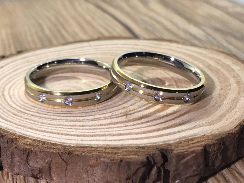 Ihn Und Ihn Handgemachte Anpassen 18K Gold Gefüllt Passende Eheringe, Paar Ringe Set, Titan Jahrestag Set von JRingStudio