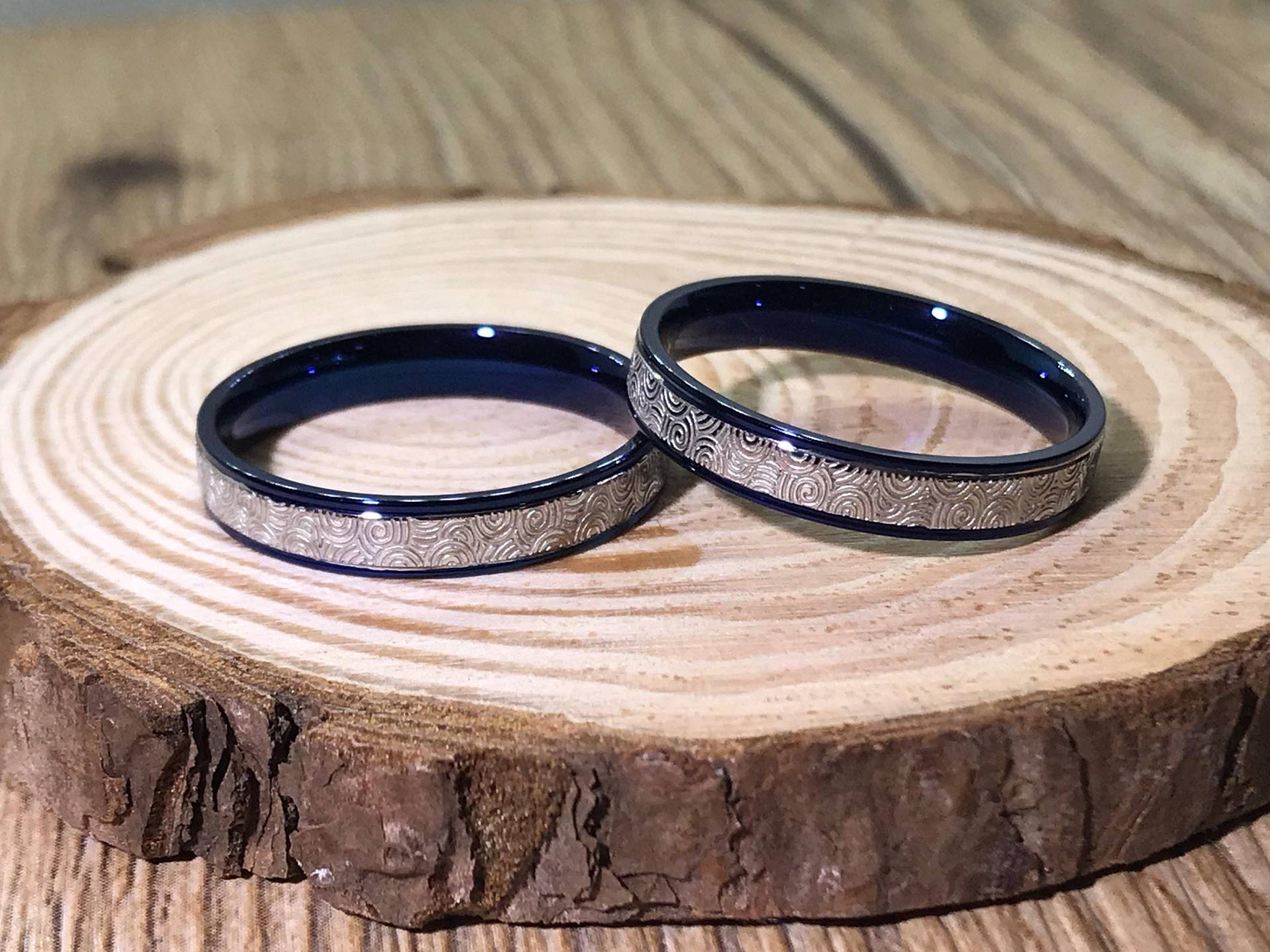 Ihre Und Ihre Handgemachte Blaue Ringe, Paarringe Set, Titanringe Jubiläumsringe Set Ihre Und Ihre Handgemachte Blaue Ringe, Paarringe Set, Titanringe Jubiläumsringe Set von JRingStudio