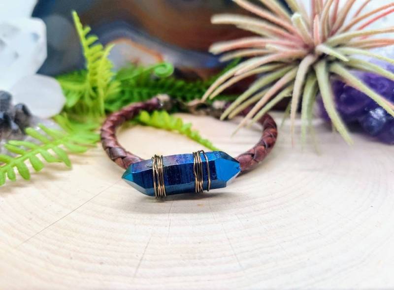 Draht Gewickelt Titan Quarz Kristall Armband Geflochtene Leder Bolo Schnur von JRoxxJewelry