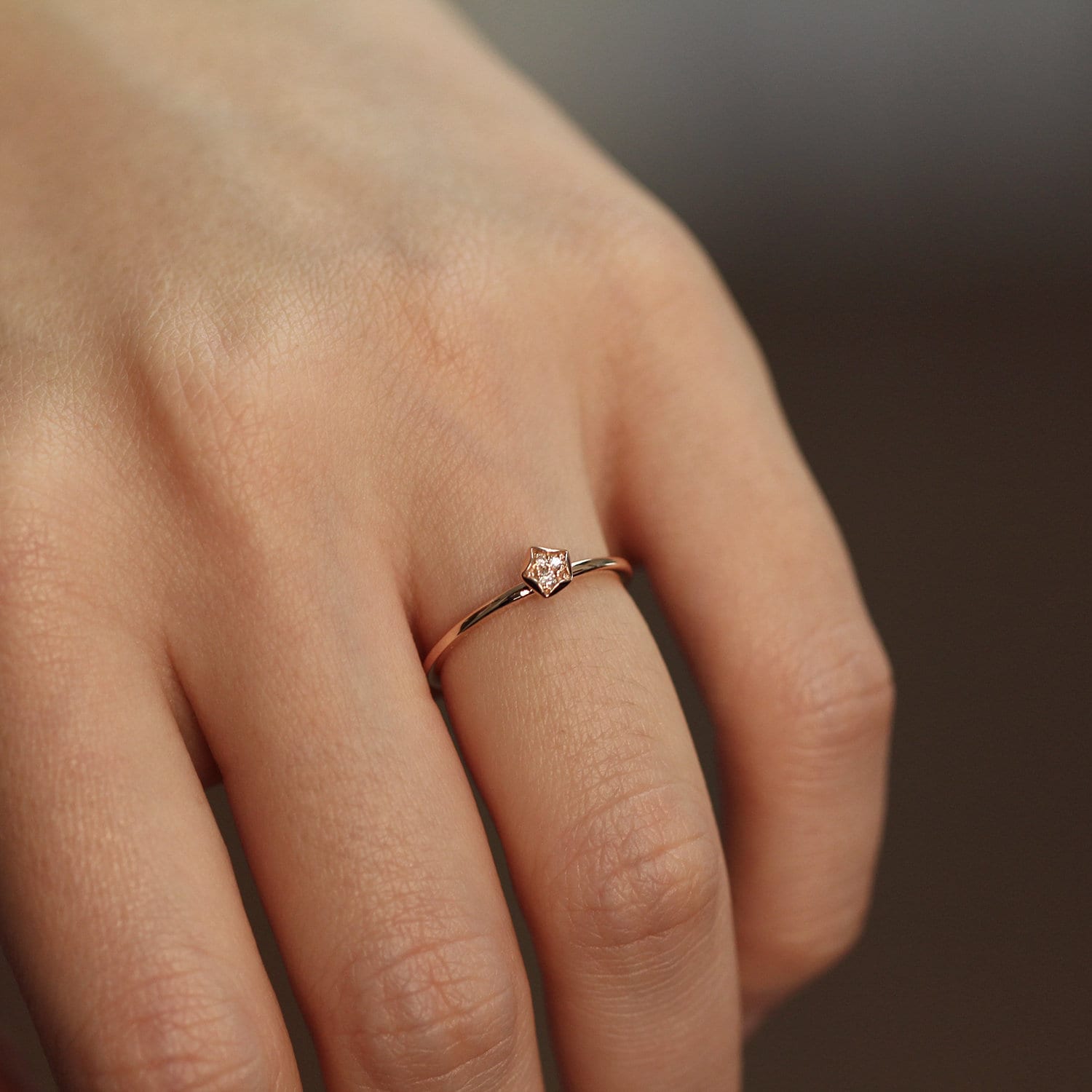 14K Solid Gold Stern Diamant Ring, Dreifache Diamanten Zierlicher Versprechen Ehering, Verlobungsring von JSVConcepts