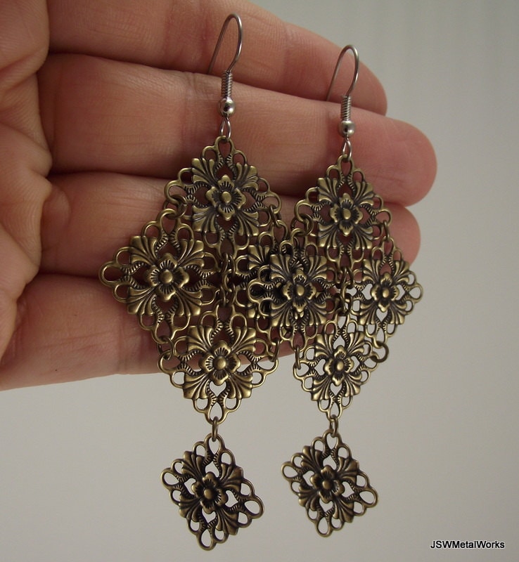 Antiqued Gold Filigree Kronleuchter Ohrringe, Schmuck Geschenk Für Braut Oder Brautjungfer von JSWMetalWorks