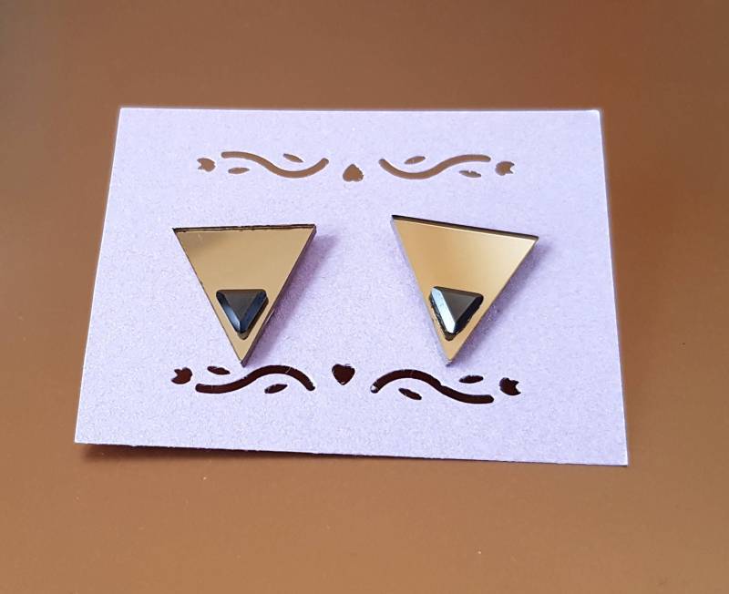 Art Deco Inspirierte Goldene Dreieck Ohrstecker Art Deco Inspirierte Goldene Dreieck Ohrstecker von JSinclairJewellery