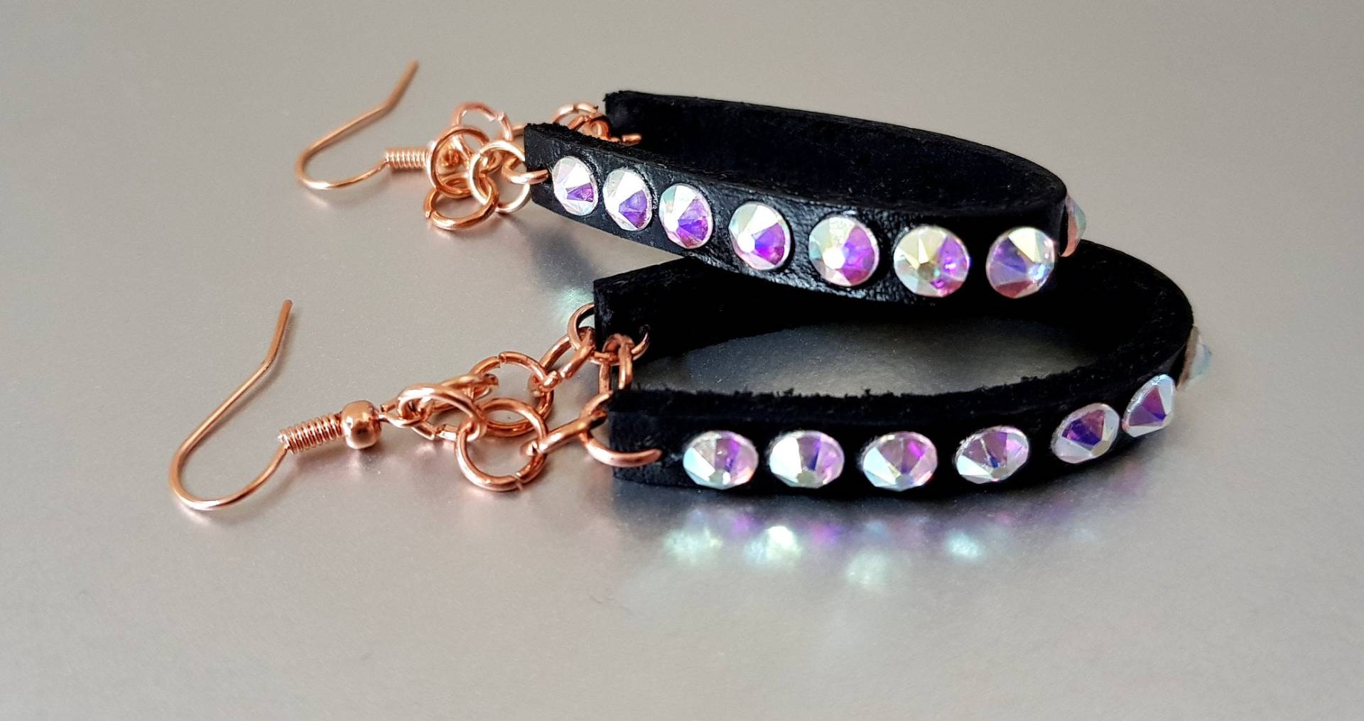 Ohrringe Aus Leder, Kristall & Roségold - Farbe Wählen Ohrringe Aus Leder, Kristall & Roségold - Farbe Wählen von JSinclairJewellery
