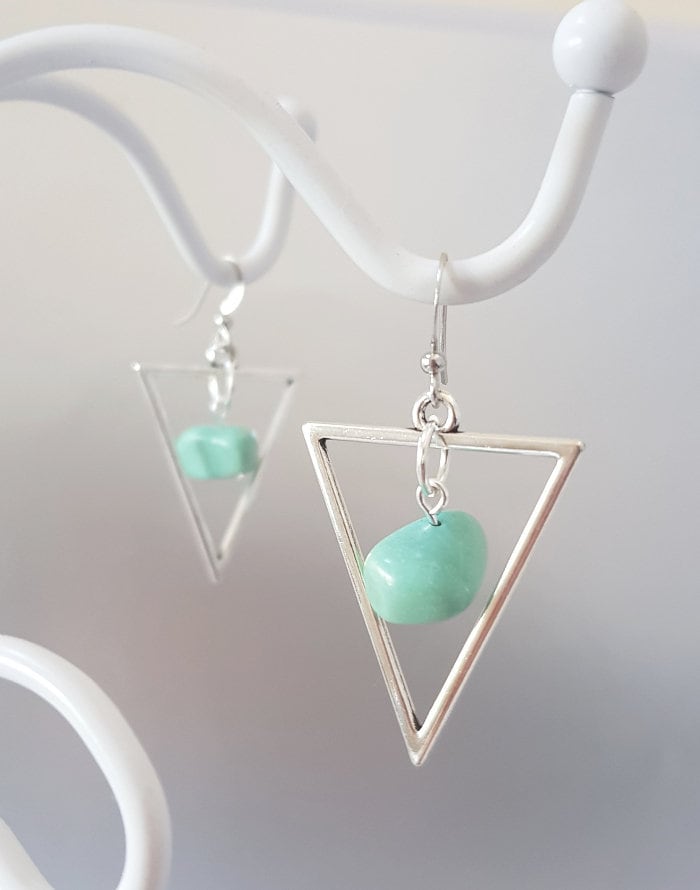 Wunderschöne Türkis Edelsteine Und Silber Dreieck Ohrringe Wunderschöne Türkis Edelsteine Und Silber Dreieck Ohrringe von JSinclairJewellery