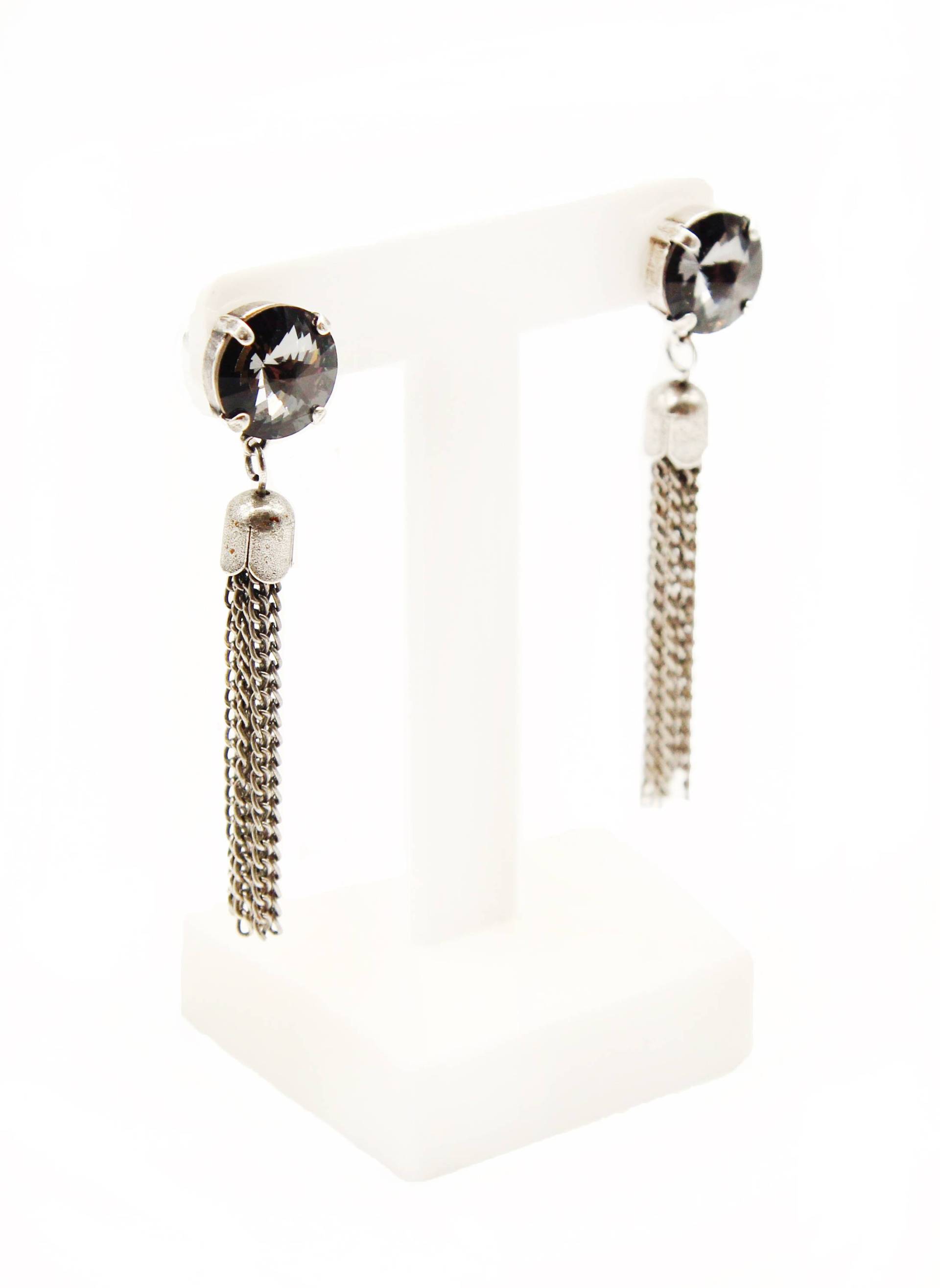 Graue Tasselohrringe - Swarovski Crystal Elements Bolzen Post Zurück von JSjewelryBoutique