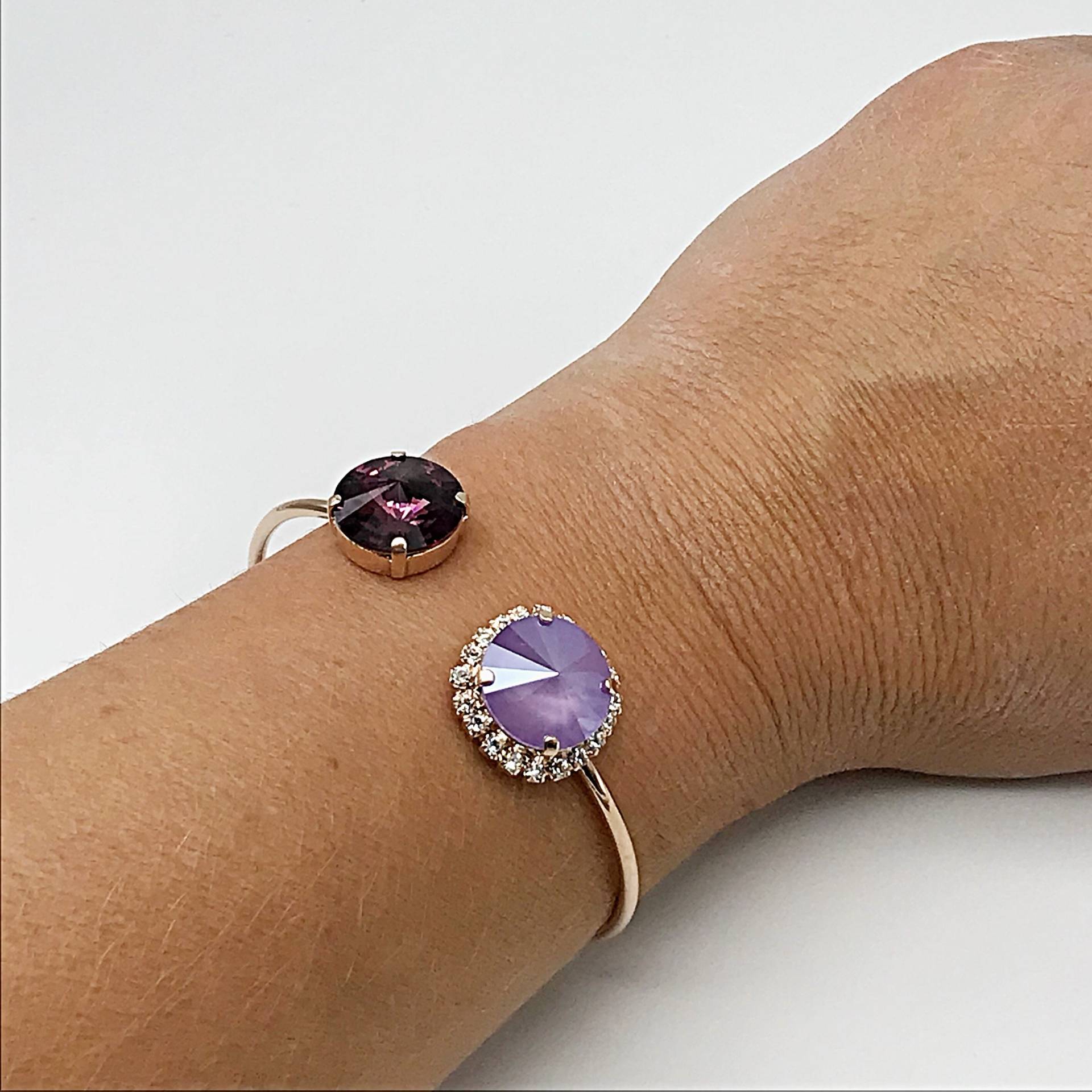 Lila Armreif Armband-Lila Swarovski Armband-Manschette Armband-Amethyst Armband-stacking Armbänder-Kristall Armband-Einstellbare Armband von JSjewelryBoutique
