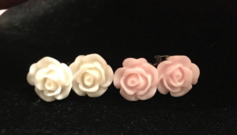Creme/Pink Kleine Rose Ohrstecker Gold/Silber Zubehör. Rosa Rosenohrringe Creme/Weiße Rosen Ohrringe Creme/Pink Kleine Rose Ohrstecker Gold/Silber Zubehör. Rosa Rosenohrringe Creme/Weiße Rosen Ohrringe von JStoneBeadingHearts