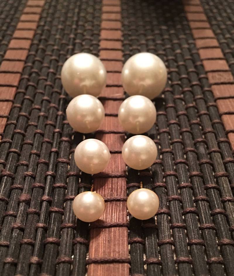 Weiße Perle Ohrstecker-Set, Ohrstecker Weiße Perle Ohrstecker-Set, Ohrstecker von JStoneBeadingHearts
