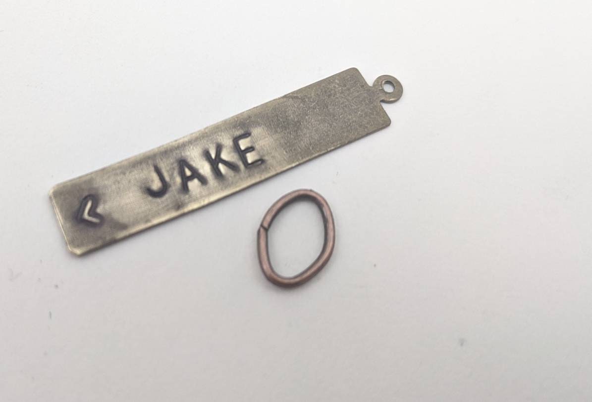12mm Namensschild/Anhänger Personalisiert Name | Senden Sie Mir Eine Nachricht Mit Ihrem Vorhandenen Foto, Damit Ich Die Bevorzugte Schriftart Weiß von JTMauiDesigns