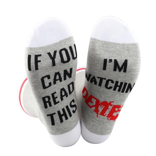 JTOUK Crime TV Show Merch If You Can Read This I'M Watching Socks Crime Horror Fan Geschenk für Männer, Dex Socken EU, Einheitsgröße von JTOUK