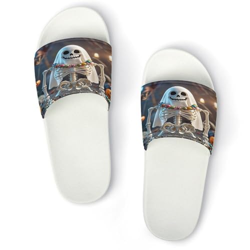 JTREWBV Sommerhausschuhe für Damen und Herren, Skelett-Party-Druck, PVC, Hausschuhe, Duschschuhe, Bad-Sandalen, rutschfest, leicht zu reinigen, Weißer Stil, 44 EU JTREWBV Sommerhausschuhe für Damen und Herren, Skelett-Party-Druck, PVC, Hausschuhe, Duschschuhe, Bad-Sandalen, rutschfest, leicht zu reinigen, Weißer Stil, 44 EU von JTREWBV