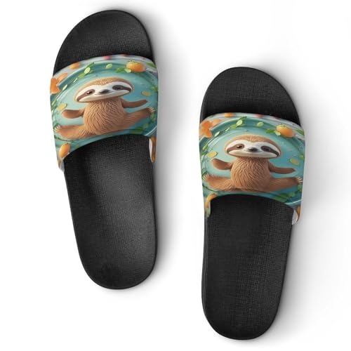 JTREWBV Sommerhausschuhe für Damen und Herren, niedlicher Cartoon-Faultier-Druck, PVC, Hausschuhe, Duschschuhe, Bad-Sandalen, rutschfest, leicht zu reinigen, Schwarzer Stil, 11.5 UK Men/ 6.5 UK Women von JTREWBV