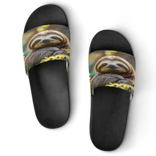 JTREWBV Sommerhausschuhe für Damen und Herren, niedlicher lustiger Faultier-Druck, PVC, Hausschuhe, Duschschuhe, Badezimmer, Sandalen, rutschfest, leicht zu reinigen, Schwarzer Stil, 11.5 UK Men/ 9 UK von JTREWBV