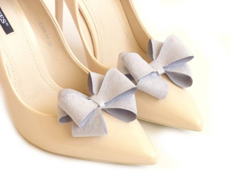 Graue Schleife Wildleder 3D Schuhclips Judaeve Graue Schleife Wildleder 3D Schuhclips Judaeve von JUDAEVE