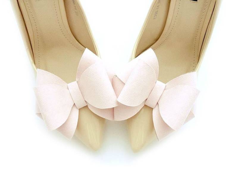 Puder-Wildleder-Schuhclips, Schuhdekorationen, Schleifen, Judaeve Puder-Wildleder-Schuhclips, Schuhdekorationen, Schleifen, Judaeve von JUDAEVE