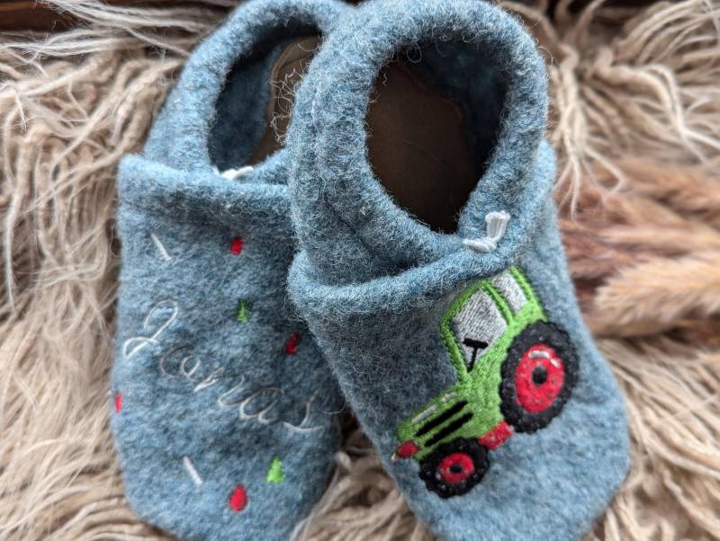 Handgemachte Walkpuschen/Hausschuhe Mit Namen Handgemachte Walkpuschen/Hausschuhe Mit Namen von JUFILOUHandmade