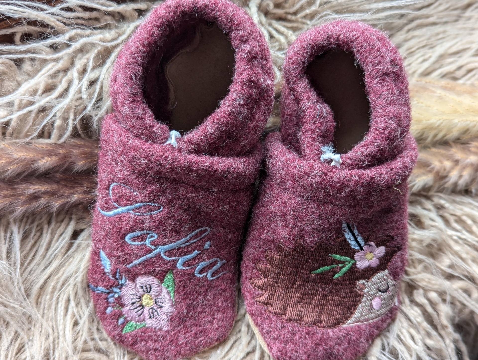 Handgemachte Walkschuhe/Hausschuhe Mit Namen Handgemachte Walkschuhe/Hausschuhe Mit Namen von JUFILOUHandmade