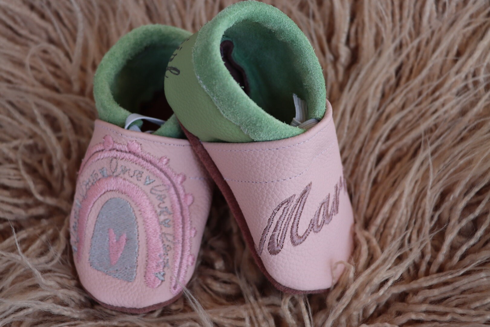 Lederpuschen/Krabbelschuhe Mit Namen Lederpuschen/Krabbelschuhe Mit Namen von JUFILOUHandmade