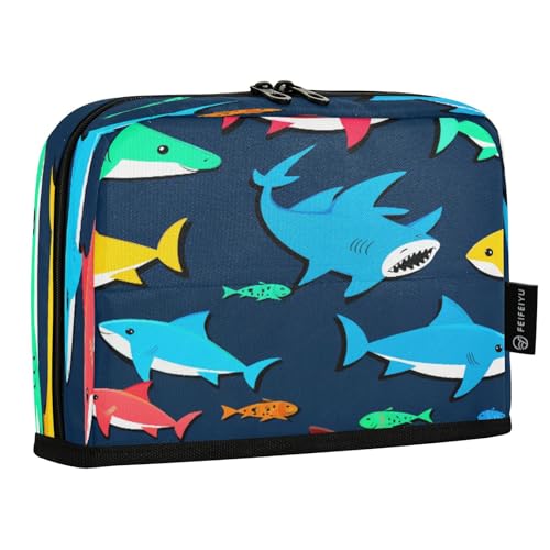 JUMBEAR Federmäppchen mit buntem Cartoon-Hai, großes Fassungsvermögen, Stifteetui, Tasche, Halter, Schreibwaren, Schreibtisch-Organizer, Kosmetiktasche mit Reißverschluss für Schule, Büro, Reisen JUMBEAR Federmäppchen mit buntem Cartoon-Hai, großes Fassungsvermögen, Stifteetui, Tasche, Halter, Schreibwaren, Schreibtisch-Organizer, Kosmetiktasche mit Reißverschluss für Schule, Büro, Reisen von JUMBEAR