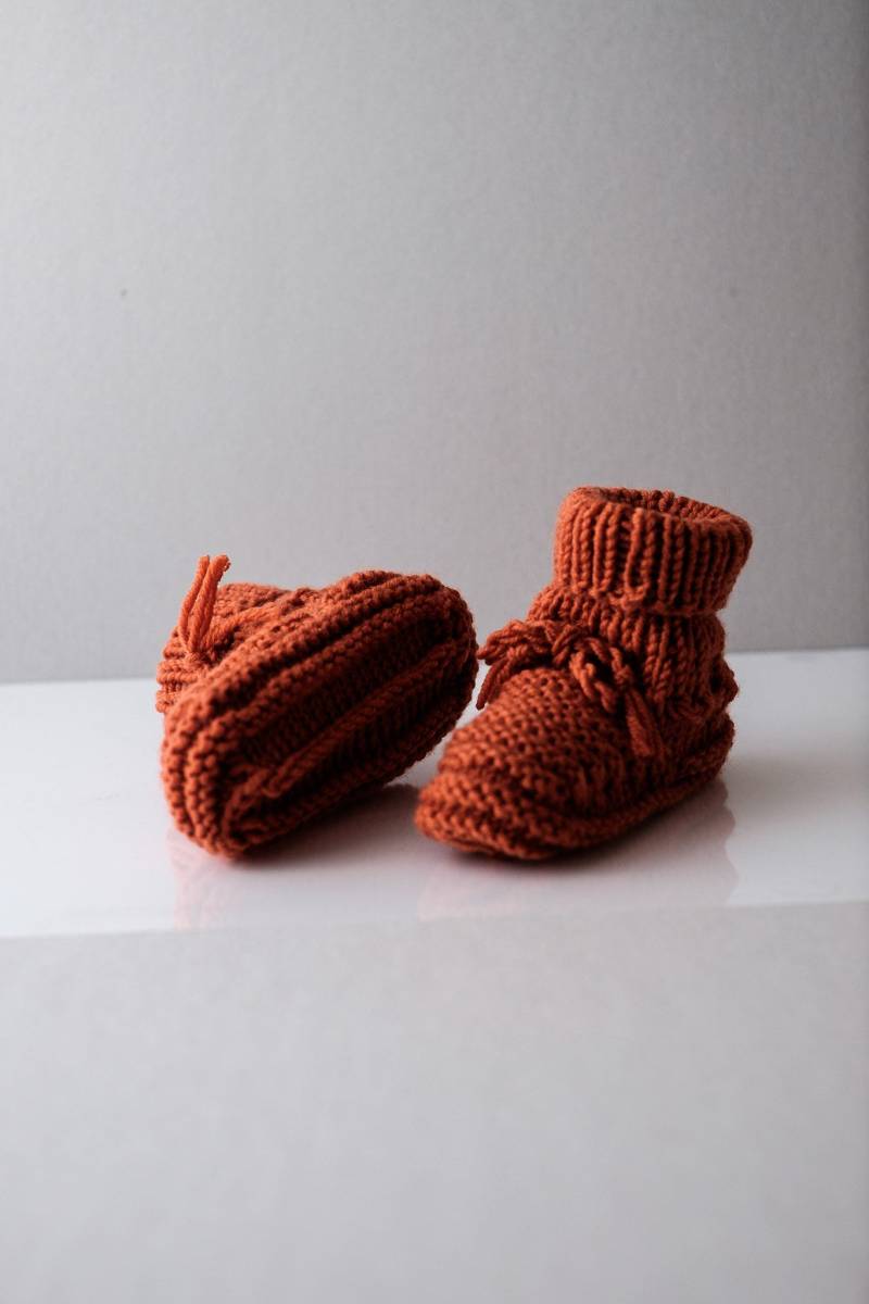 Handgestrickte Babyschuhe Aus Merinowolle von JUNApc